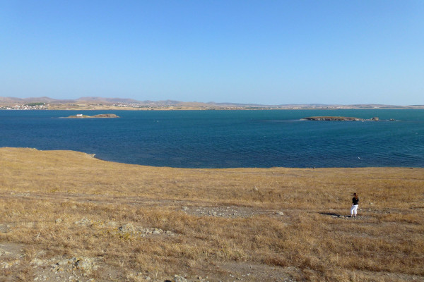 A photo showing the typical landscape of the hills of Lemnos.