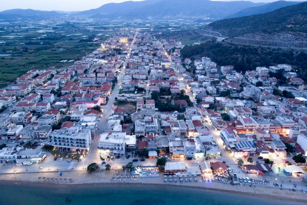 An aerial photo showing the settlement of Nea Peramos, Kavala.