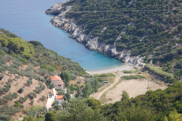 A panoramic picture of the small bay of Mikros Mourtias beach on the island of Alonnisos.