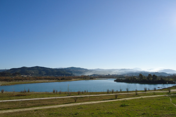 An overview of the artificial lake close to the city of Arta.