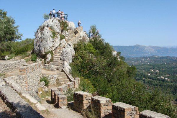 Stone walls and stairs lead to the hilltop Kaiser Wilhem II viewpoint.