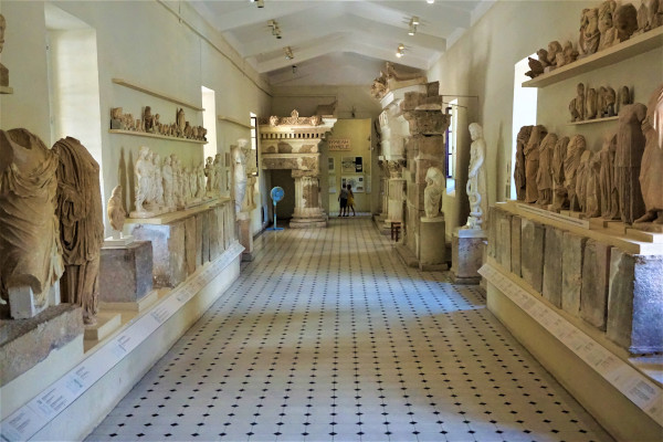 A picture of the exhibits of the Archaeological Museum of the Asklepeion at Epidaurus.