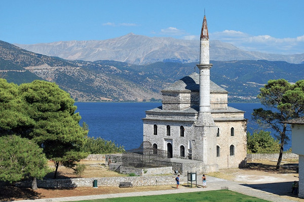 Overview of the Fetiche Mosque of Ioannina with the lake of the city and the mountains in the background.