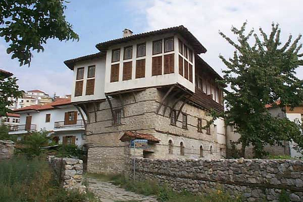 A picture showing the exterior of Emmanouil Mansion, house of the Museum of Costumes of Kastoria.