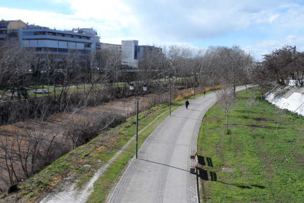 An overview of the walking path that follows the flow of the Pinios River in Larissa during a winter sunny day.