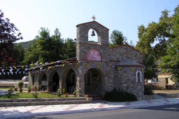 A picture of the exterior of the Panagia Faneromeni Church in Nea Peramos.