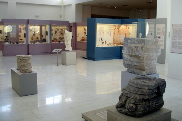 A picture showing a room of the Archaeological Museum of Nisyros including many exhibits.