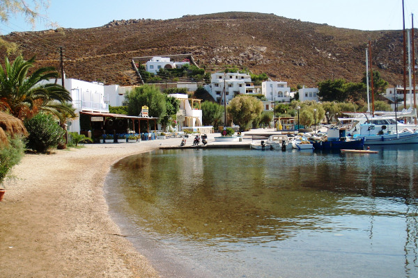 A photo of Grikos on Patmos island - a restaurant on the beach and boats in the sea.