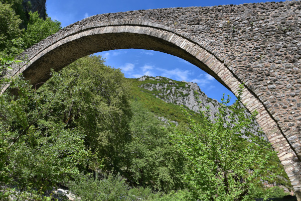 A close up picture of the one-arched stone bridge of Pyli, Trikala.