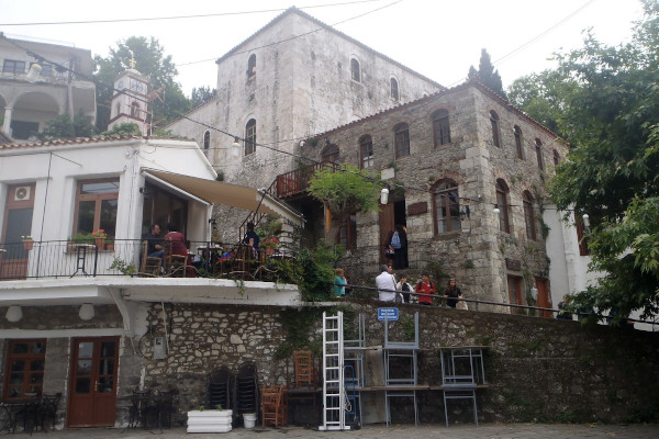 A picture showing the building where the Folklore Museum of Samothraki is housed.
