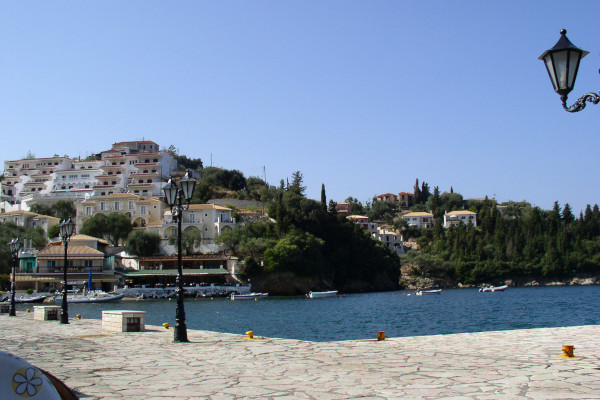 A photo depicting the cobbled-stoned seafront promenade of Syvota.