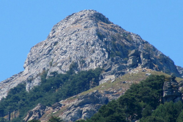 A close up picture of the rocky peak of mount Ipsarion of Thasos.