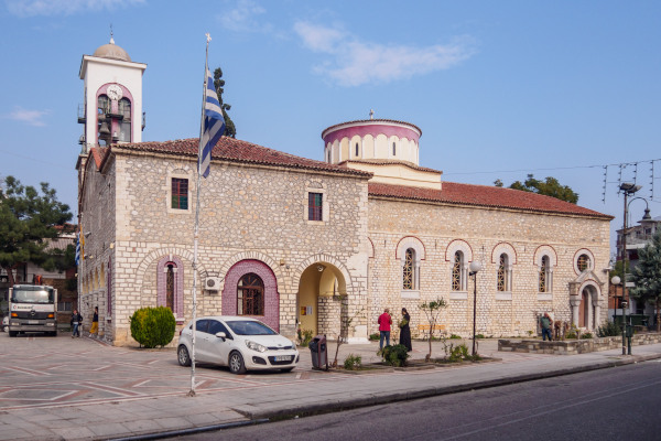 The exterior of the church of Panagia Faneromeni which is the cathedral of Tyrnavos. 
